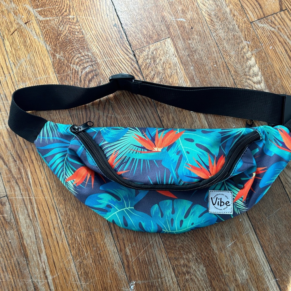 Vibe festival gear fanny pack with buckle